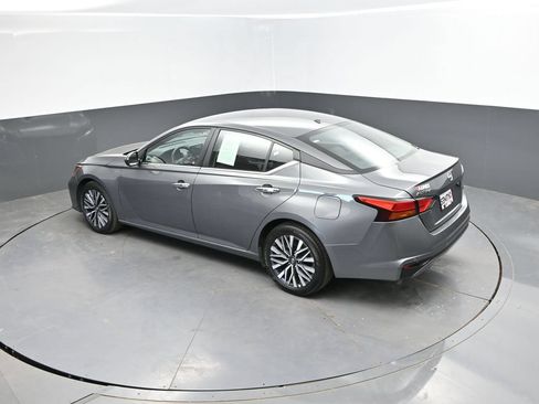 Used 2025 Nissan Altima 2.5 SV FWD image 29