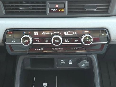 Used 2024 Honda Pilot Touring image 36