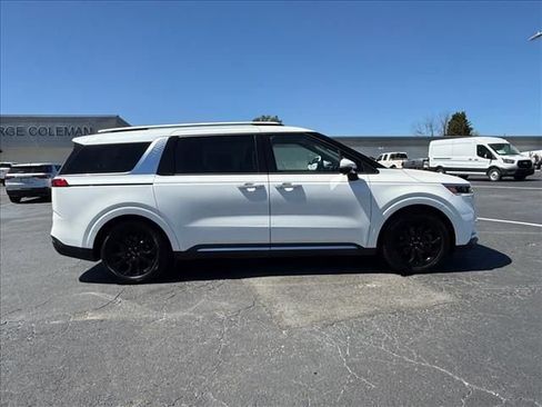 Used 2022 Kia Carnival SX image 3