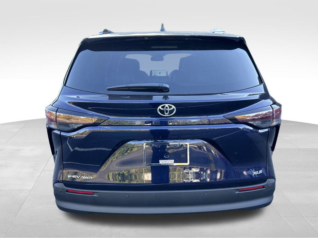 New 2026 Toyota Sienna XLE AWD/4WD image 4