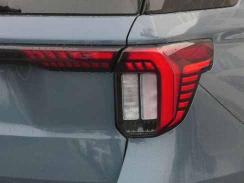 Used 2025 Ford Explorer Active w/ Active Comfort Package image 5