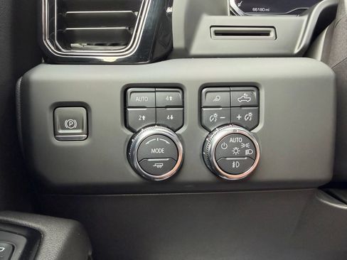 Used 2024 GMC Sierra 1500 AT4 w/ AT4 Preferred Package AWD/4WD image 23