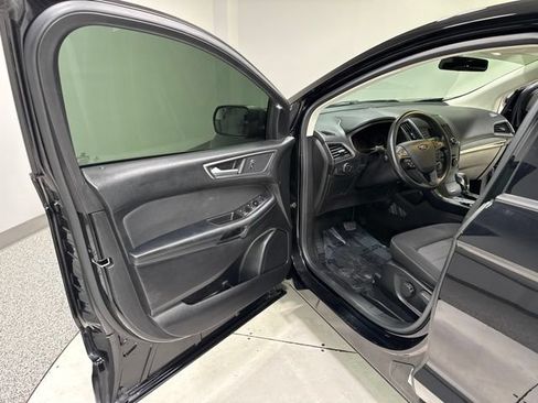 Used 2018 Ford Edge SE FWD image 7