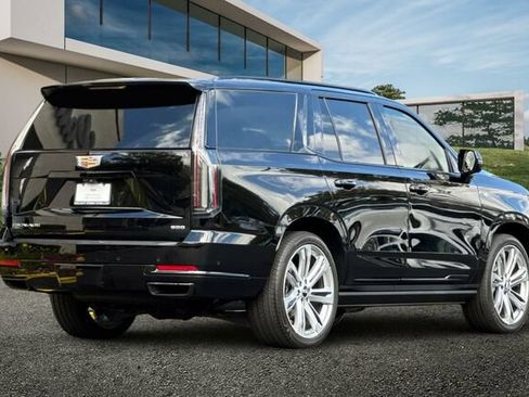 Certified 2025 Cadillac Escalade Sport w/ Touring Package AWD/4WD image 4