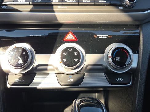 Used 2019 Hyundai Elantra SE w/ Cargo Package image 27