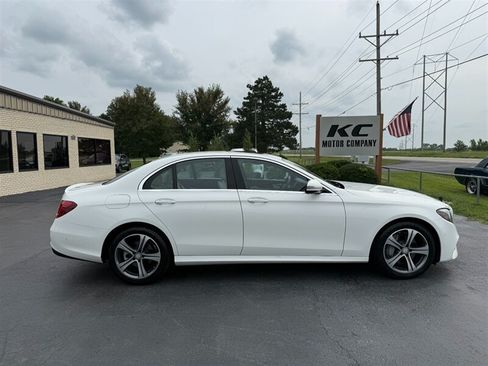 Used 2017 Mercedes-Benz E 300 4MATIC image 6