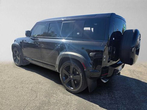 Used 2023 Land Rover Defender 110 V8 AWD/4WD image 3