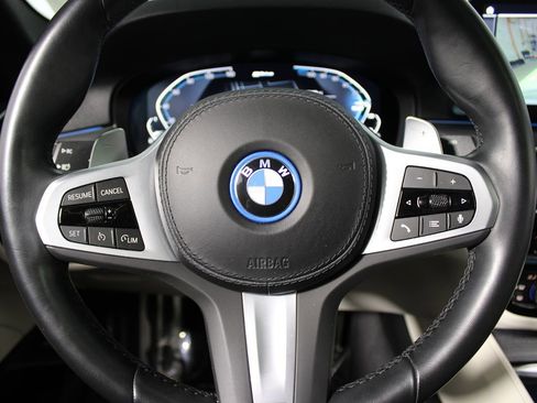 Used 2023 BMW 530e w/ M Sport Package image 15