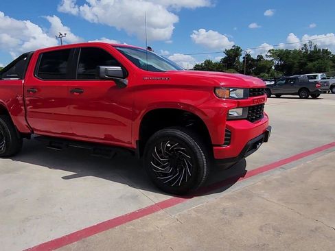 Used 2020 Chevrolet Silverado 1500 Custom w/ Custom Value Package AWD/4WD image 2