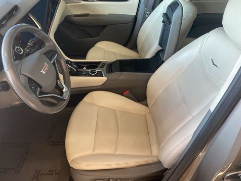 Used 2023 Cadillac XT6 Premium Luxury image 9