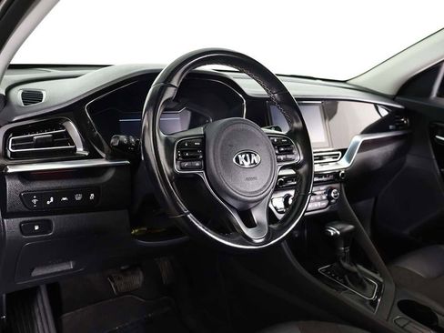 Used 2020 Kia Niro Touring image 28