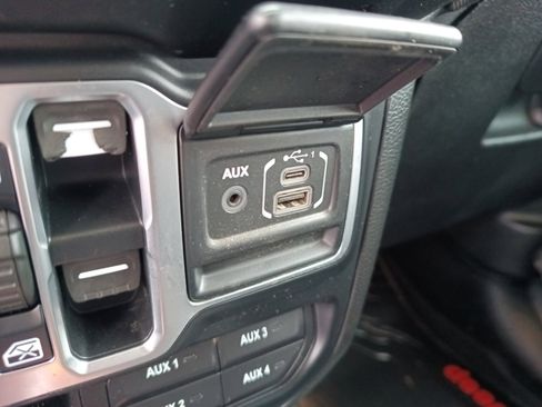 Used 2020 Jeep Gladiator Sport w/ Quick Order Package 24S image 18