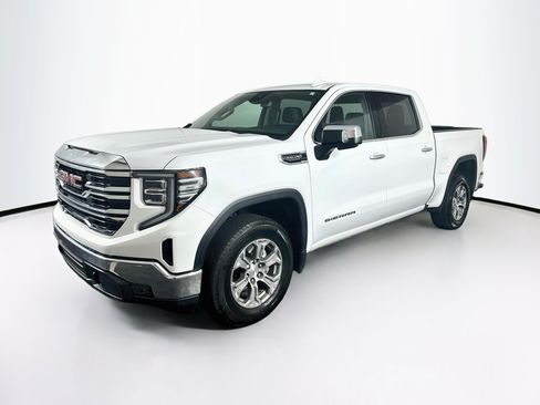 Used 2025 GMC Sierra 1500 SLT RWD image 3