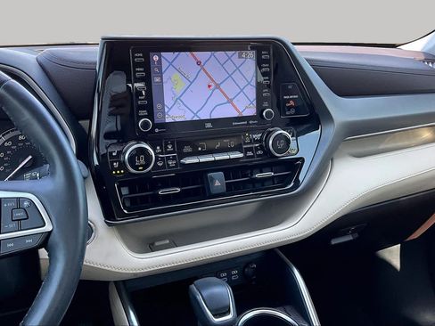 Used 2022 Toyota Highlander Limited FWD image 7