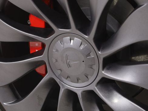 Used 2023 Tesla Model Y Performance image 17