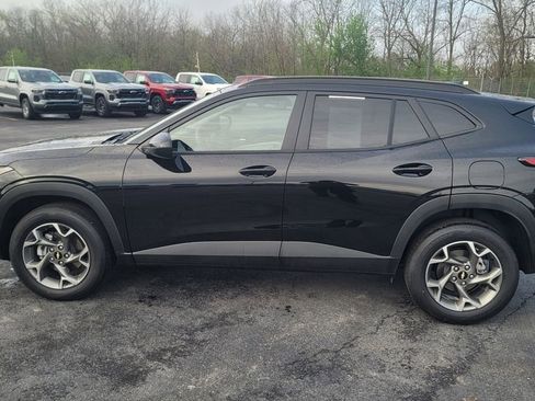 Used 2026 Chevrolet Trax LT image 7