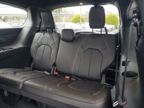 New 2026 Chrysler Pacifica Select image 11