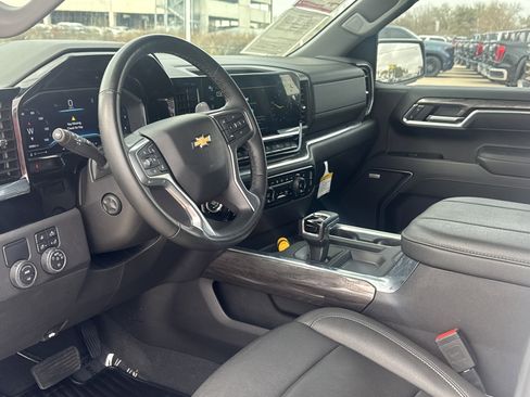 Used 2024 Chevrolet Silverado 1500 LTZ image 5