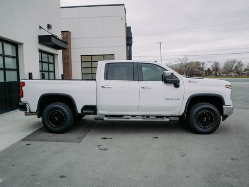 Used 2024 Chevrolet Silverado 3500 LTZ w/ LTZ Premium Package image 12