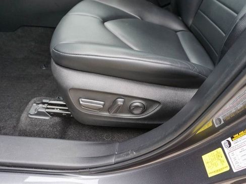 Used 2023 Toyota Highlander XLE image 17