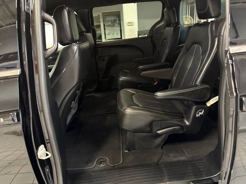 Used 2026 Chrysler Pacifica Select FWD image 24