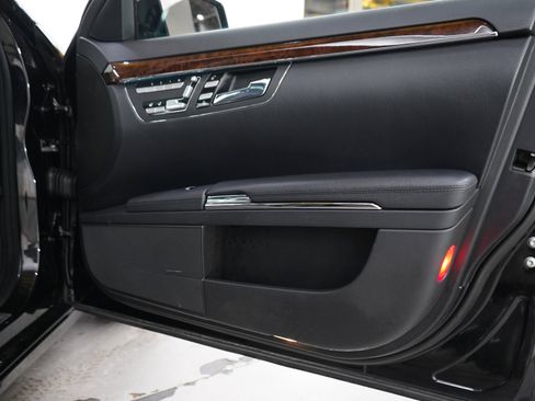 Used 2011 Mercedes-Benz S 550 4MATIC image 9