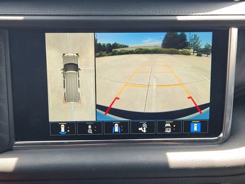 Used 2024 GMC Yukon XL Denali RWD image 15
