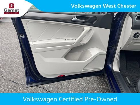 Certified 2023 Volkswagen Tiguan SE w/ Panoramic Sunroof Package AWD/4WD image 11