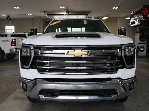 Used 2025 Chevrolet Silverado 2500 LTZ w/ LTZ Premium Package AWD/4WD image 3