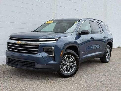 Used 2026 Chevrolet Traverse LT AWD/4WD image 1