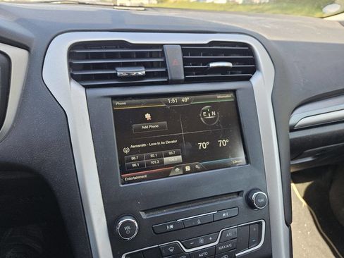 Used 2016 Ford Fusion SE image 16