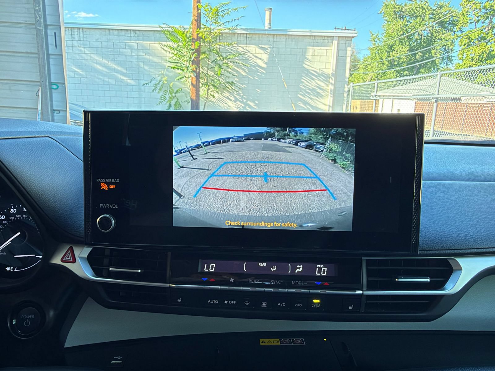 Used 2025 Toyota Sienna XLE FWD image 22