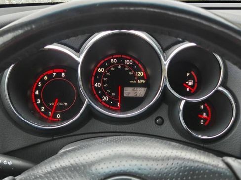 Used 2006 Toyota Matrix XR image 22