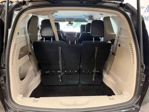 Used 2023 Chrysler Pacifica Touring-L FWD image 27