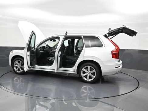 Used 2022 Volvo XC90 T5 Momentum FWD image 34
