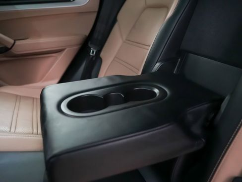 Certified 2024 Porsche Cayenne Coupe AWD/4WD image 19