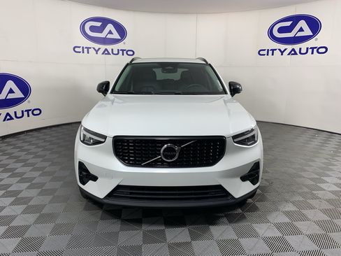 Used 2023 Volvo XC40 B5 Plus AWD/4WD image 9