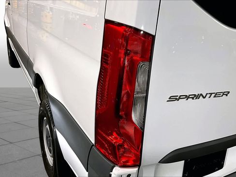 Used 2025 Mercedes-Benz Sprinter 2500 image 27