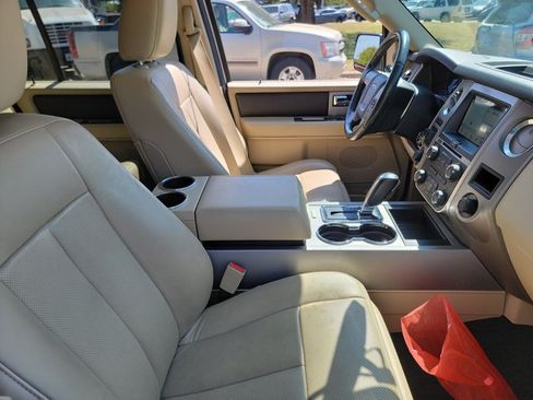Used 2017 Ford Expedition Limited w/ Equipment Group 301A AWD/4WD image 15