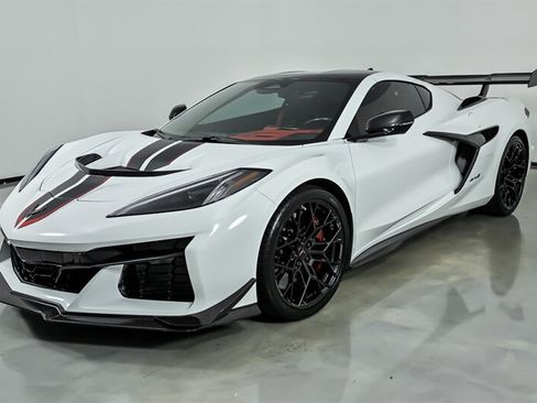 Used 2026 Chevrolet Corvette ZR1 w/ ZR1 Carbon Fiber Aero Package RWD image 6