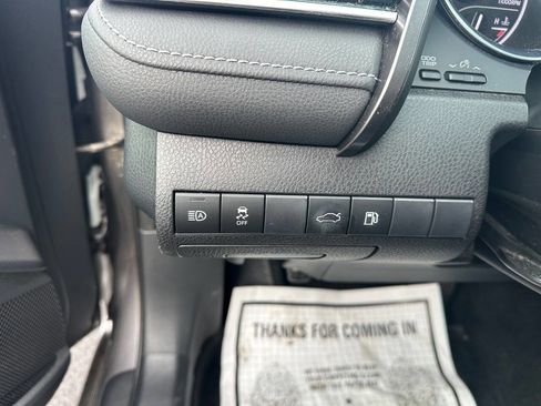 Used 2018 Toyota Camry L image 13