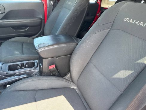 Used 2019 Jeep Wrangler Unlimited Sahara AWD/4WD image 14