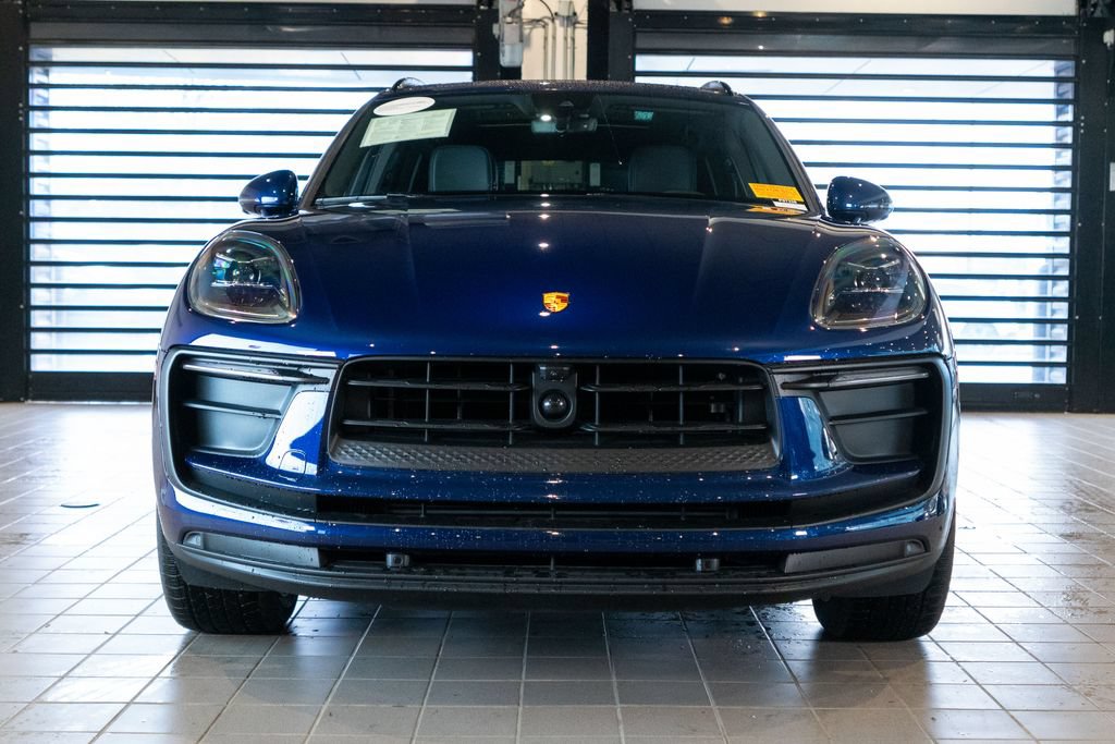 Certified 2025 Porsche Macan AWD/4WD image 6