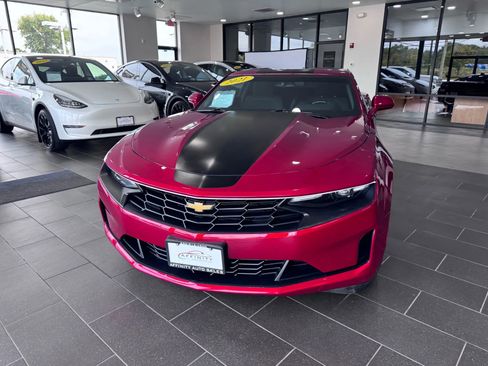 Used 2021 Chevrolet Camaro LT w/ Technology Package image 8