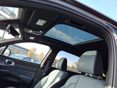 Used 2025 Kia Sorento SX Prestige image 25