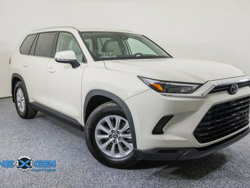Used 2024 Toyota Grand Highlander AWD image 1