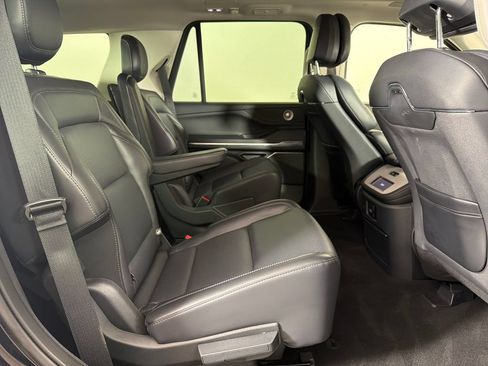 Used 2025 Lincoln Navigator Reserve AWD/4WD image 21