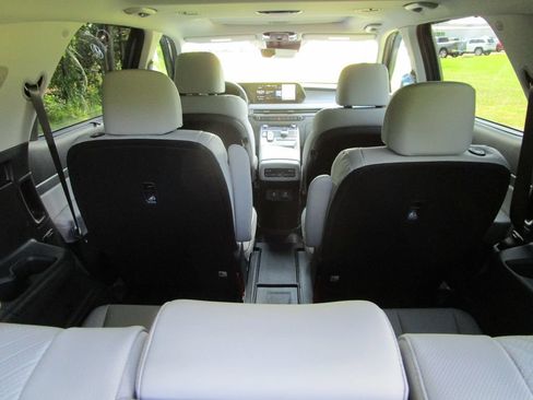 Used 2024 Hyundai Palisade SEL w/ Premium Package FWD image 17