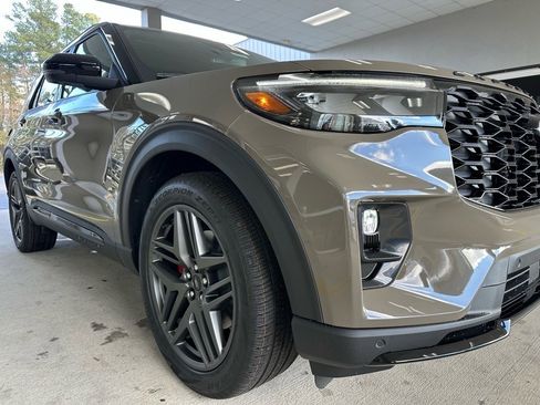 New 2026 Ford Explorer ST w/ Sun And Sound Package image 5