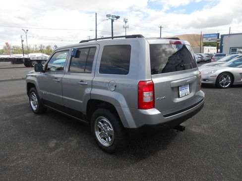 Used 2016 Jeep Patriot Sport w/ Power Value Group AWD/4WD image 7